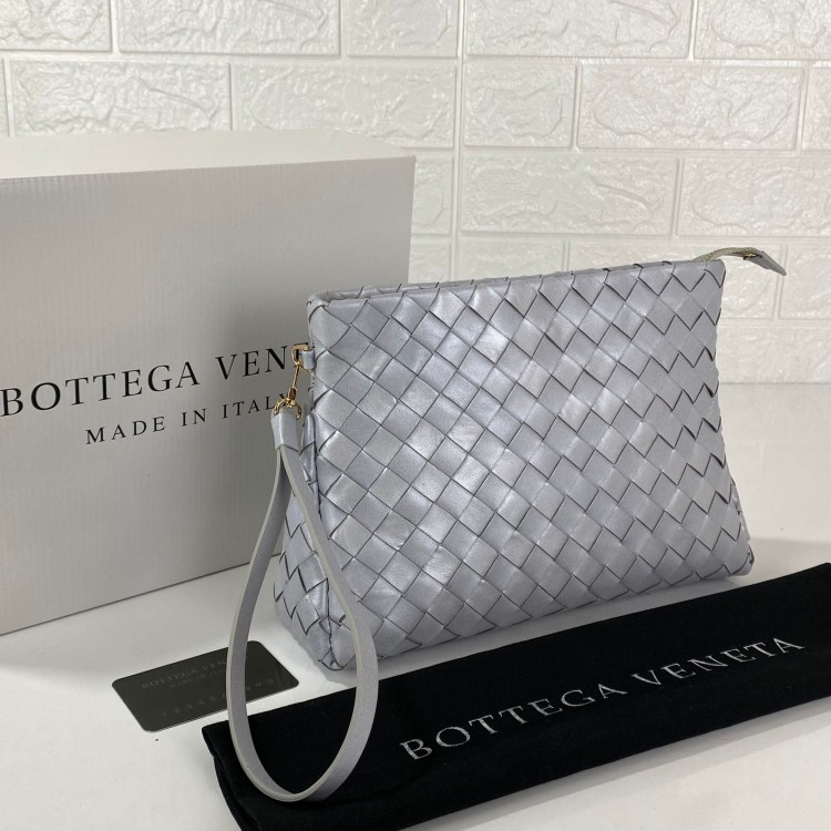 BOTTEGA VENETA CLUCH NEW SEASON GUMUS